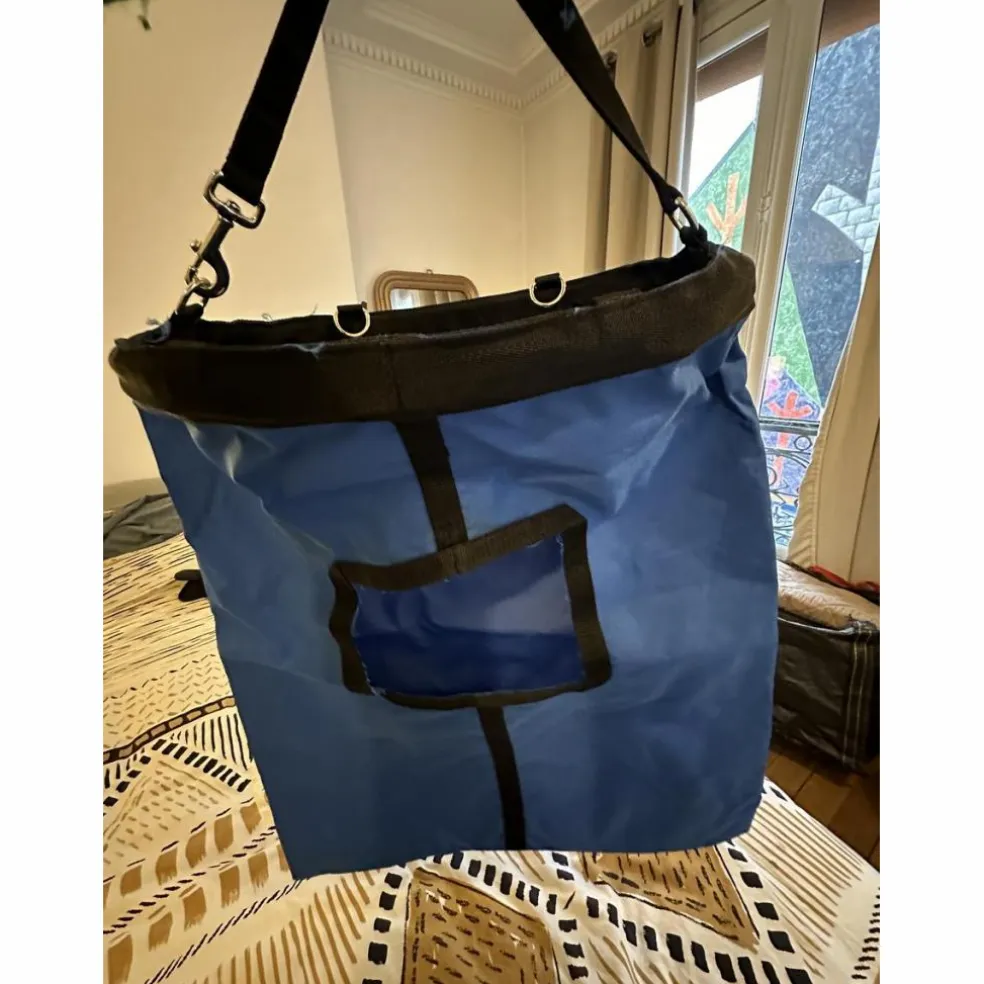Sac à foin premium Equithème bleu en tissu, utilisé une seule fois