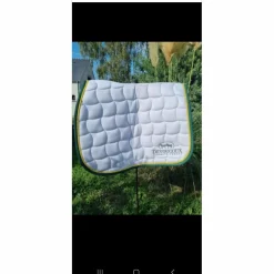 Sac à selle et tapis devoucoux