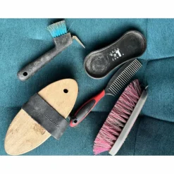 sac et brosses de pansage