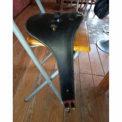 Sangle bavette 135cms cuir noire