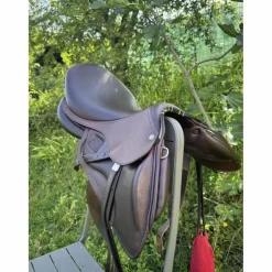 Selle Childeric sans quartier 18" Havane Châtaigne