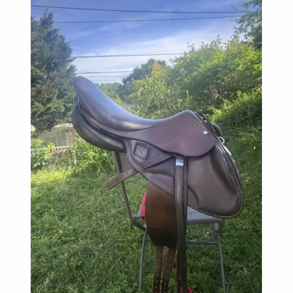 Selle Childeric sans quartier 18" Havane Châtaigne