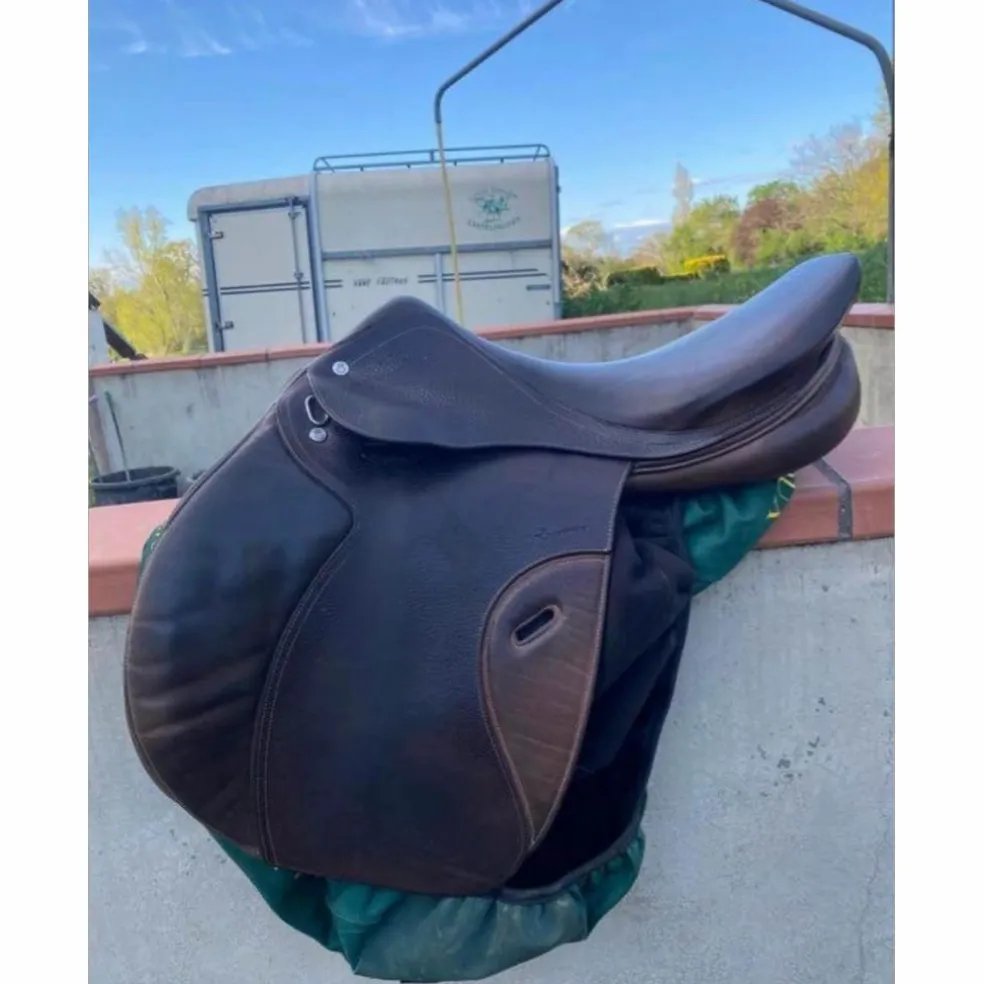 Selle cuir marron 17,5