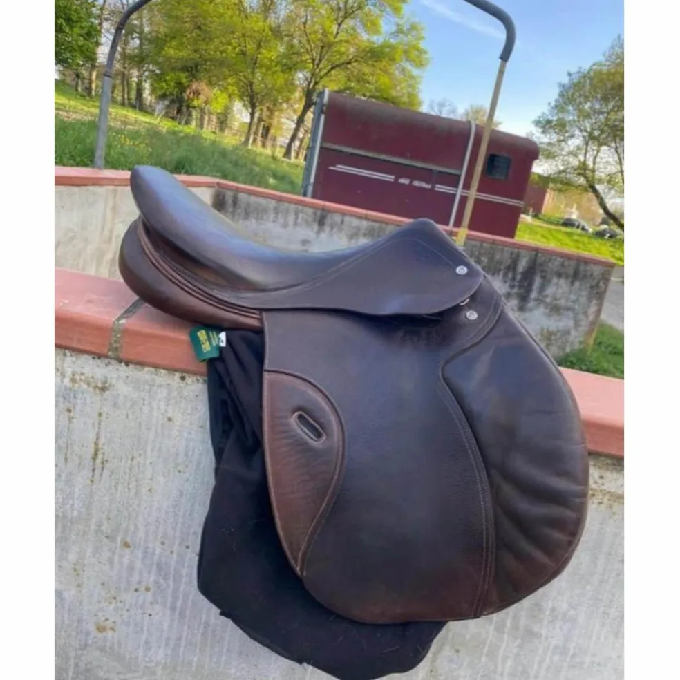 Selle cuir marron 17,5