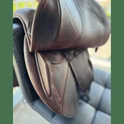 Selle CWD 17 pouce obstacle
