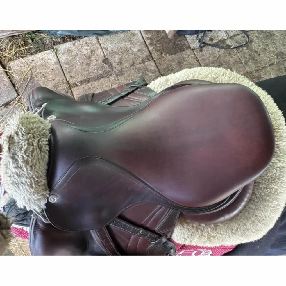 Selle CWD cuir 15,5