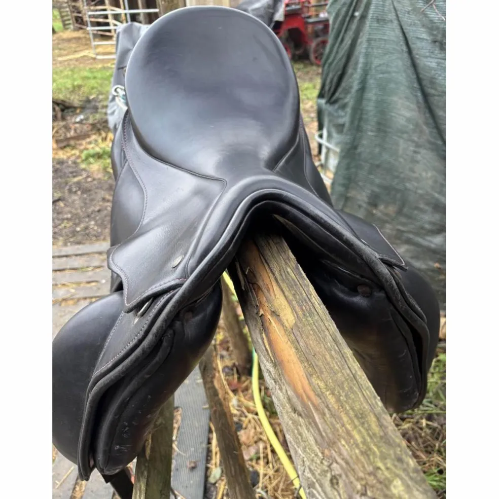 Selle de dressage