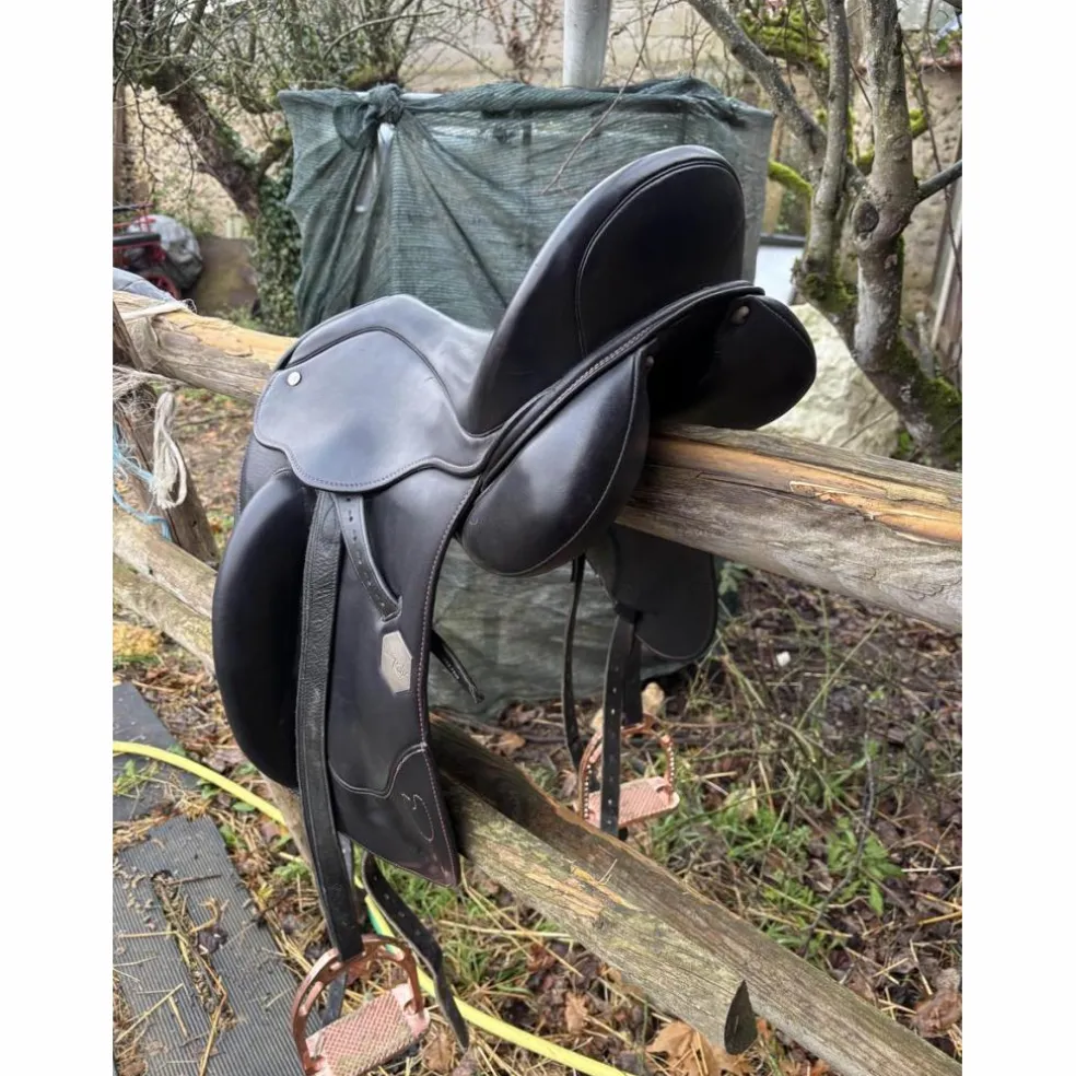 Selle de dressage
