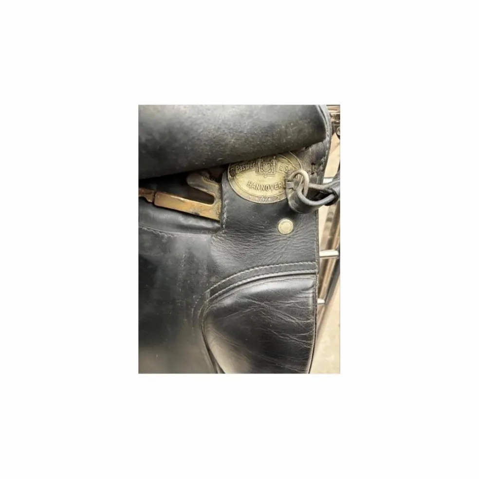 SELLE DE DRESSAGE