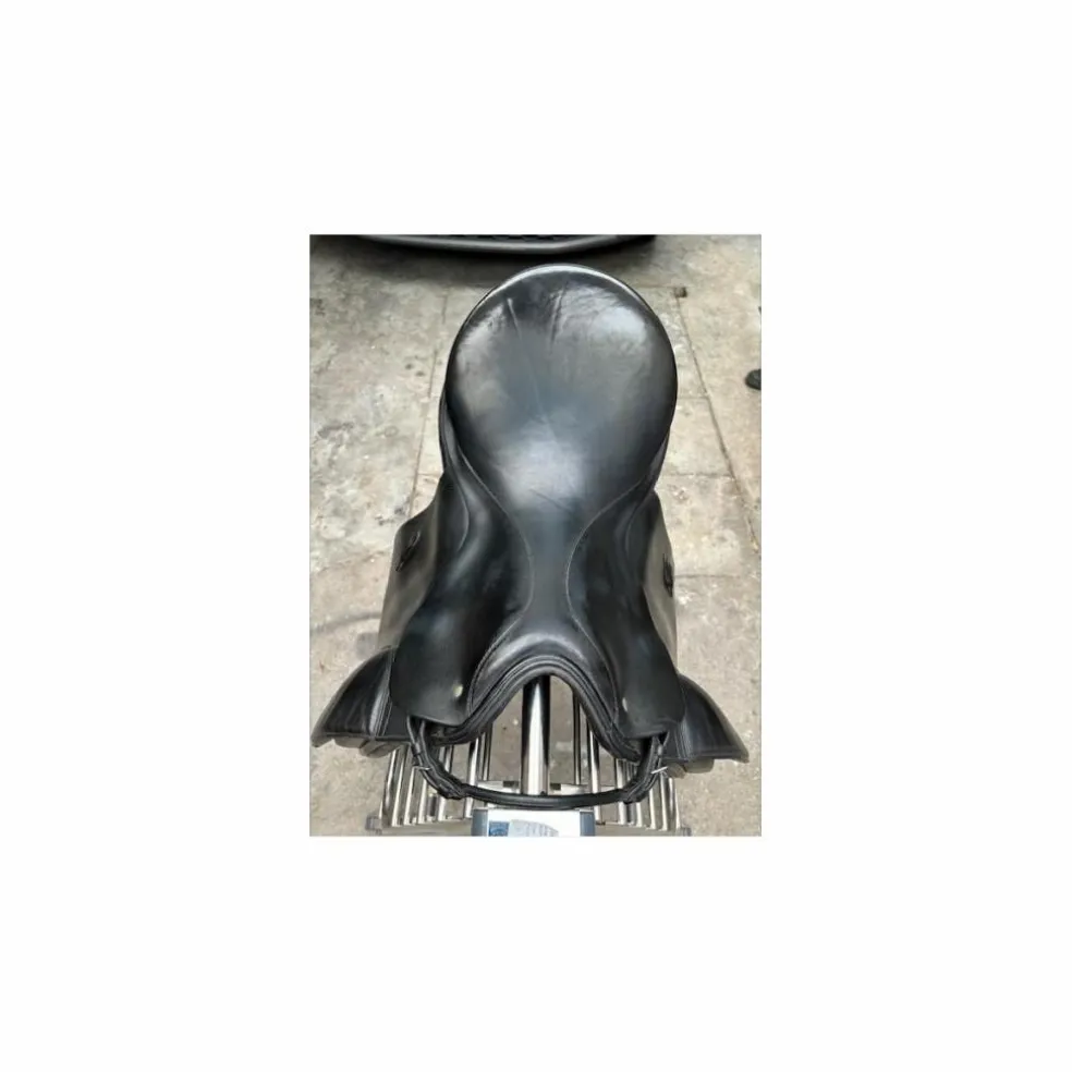 SELLE DE DRESSAGE