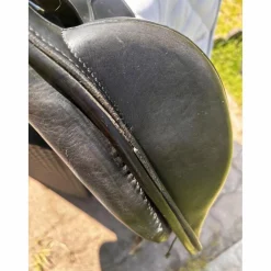 Selle de dressage 16’5