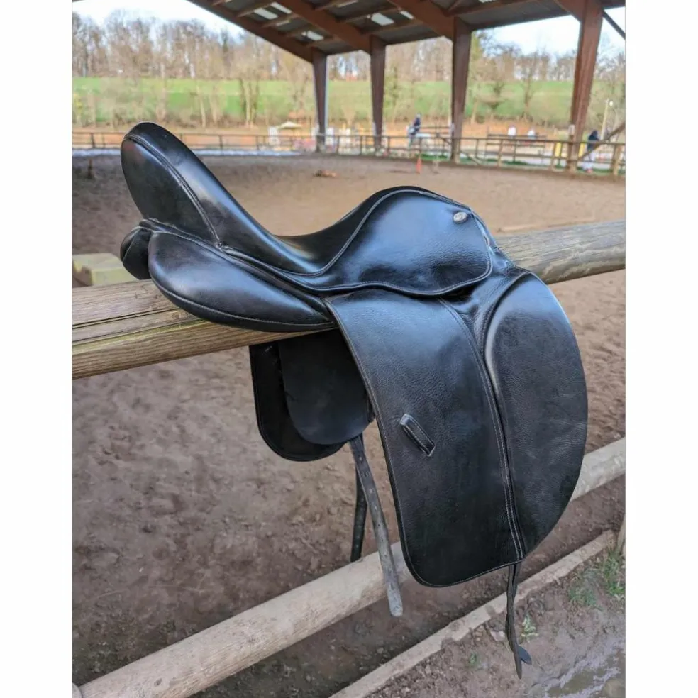 Selle de dressage 17.5