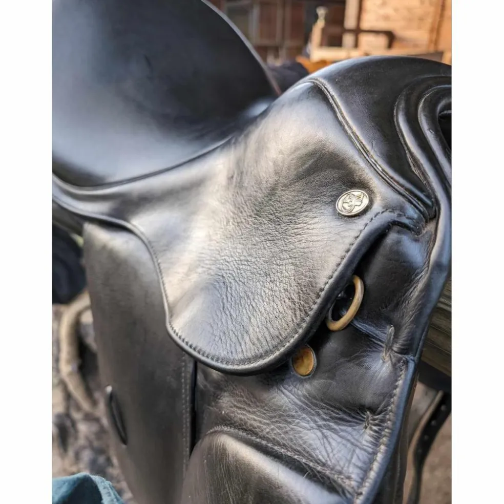 Selle de dressage 17.5