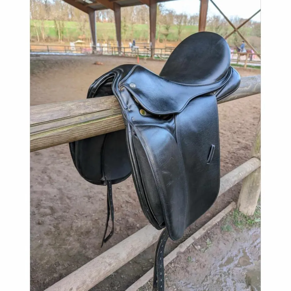 Selle de dressage 17.5