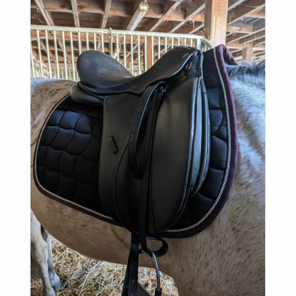 Selle de dressage 17.5