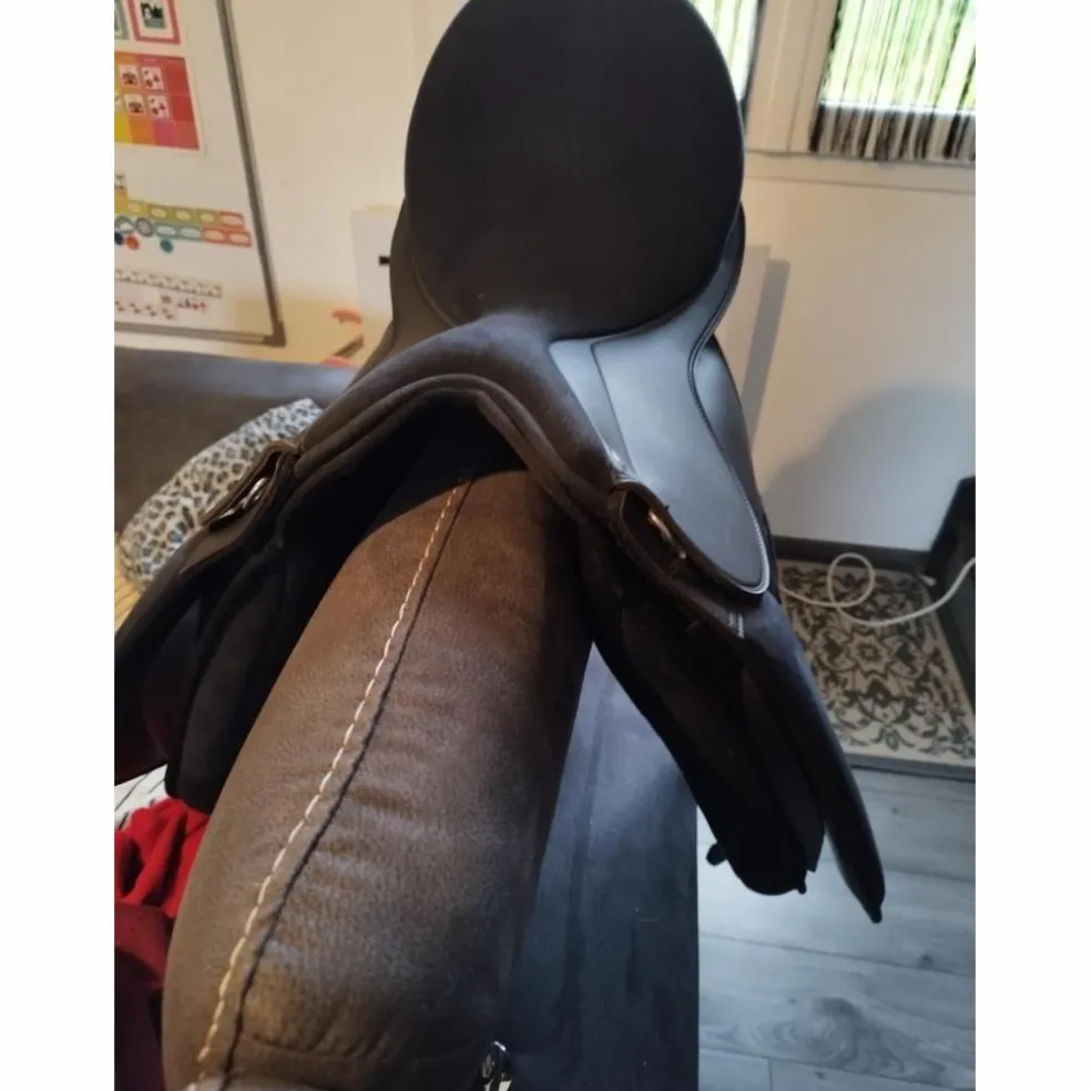 selle de dressage 17,5