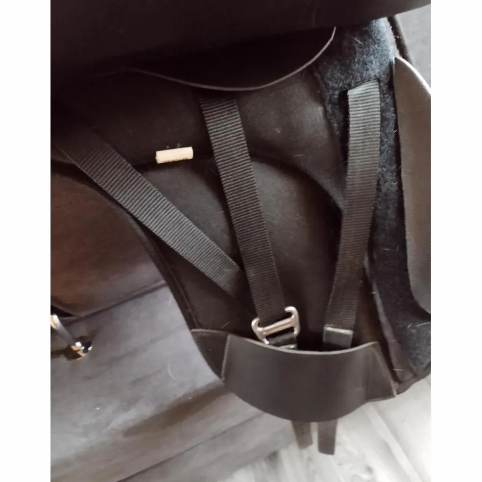 selle de dressage 17,5