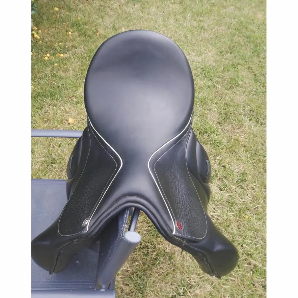 Selle de dressage 17,5