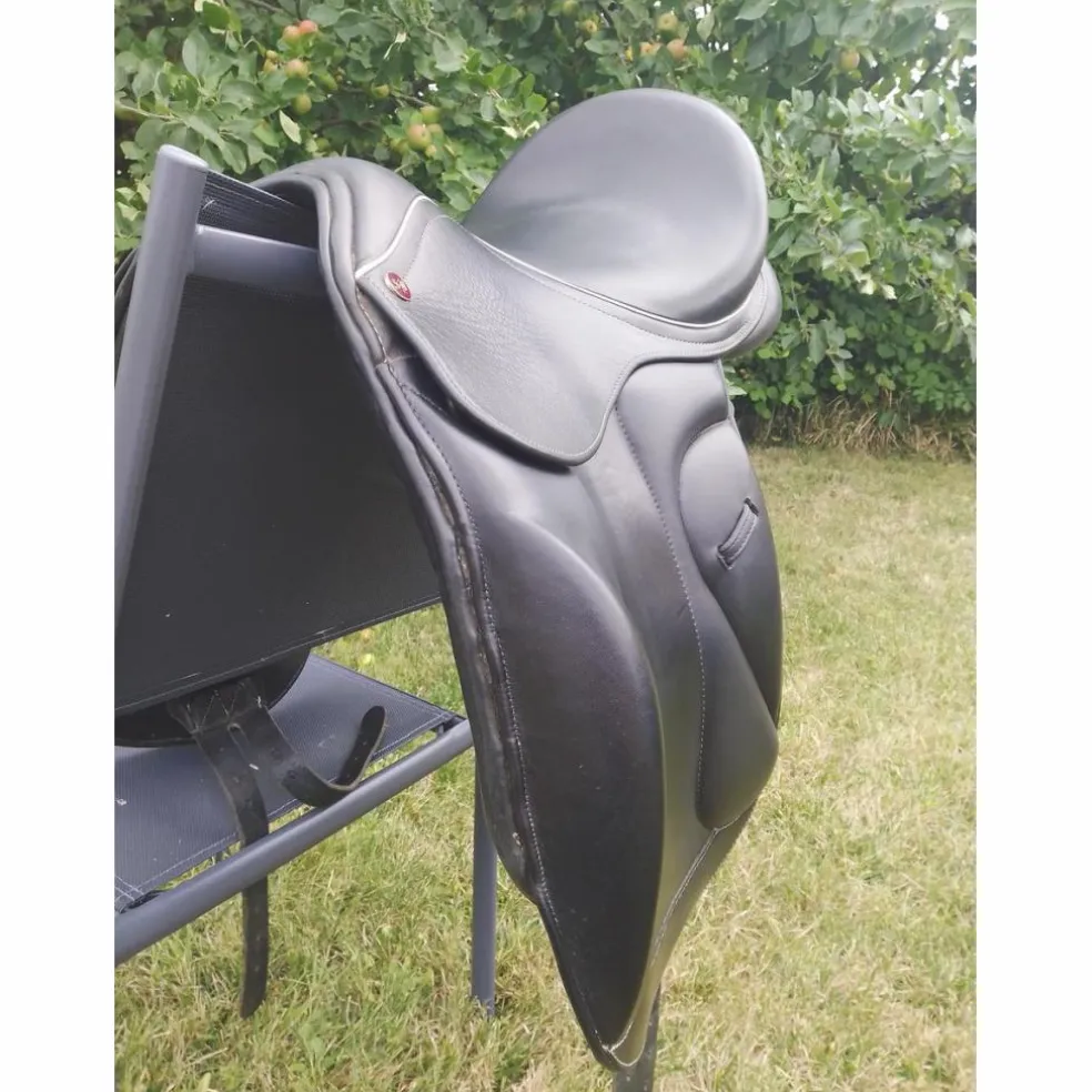 Selle de dressage 17,5
