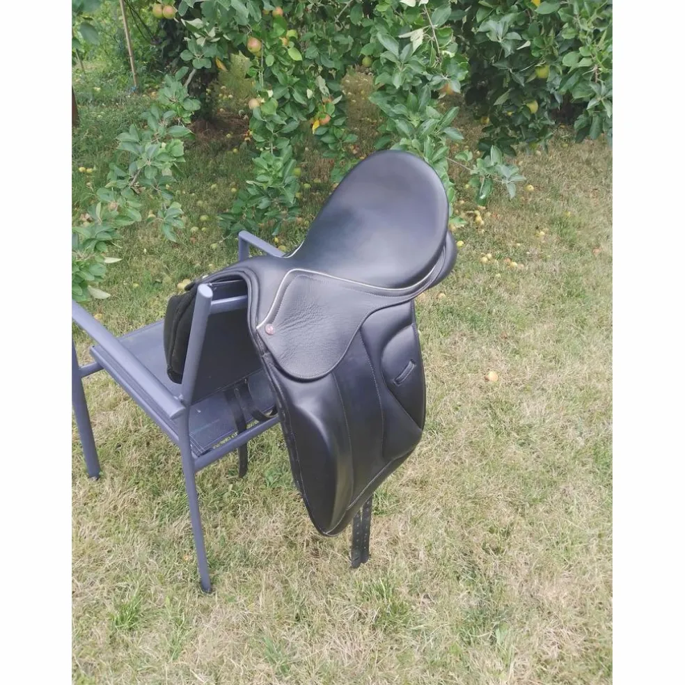 Selle de dressage 17,5