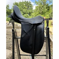 Selle de dressage 17,5