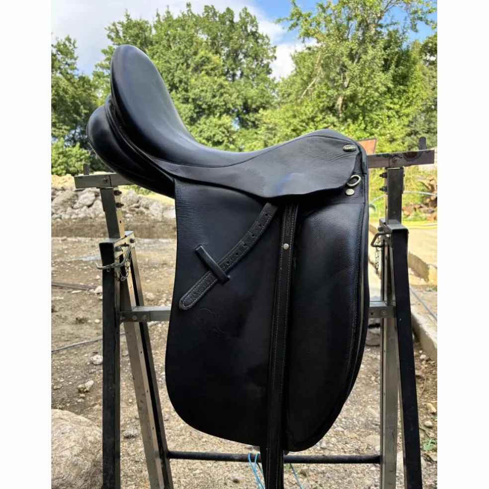 Selle de dressage 17,5