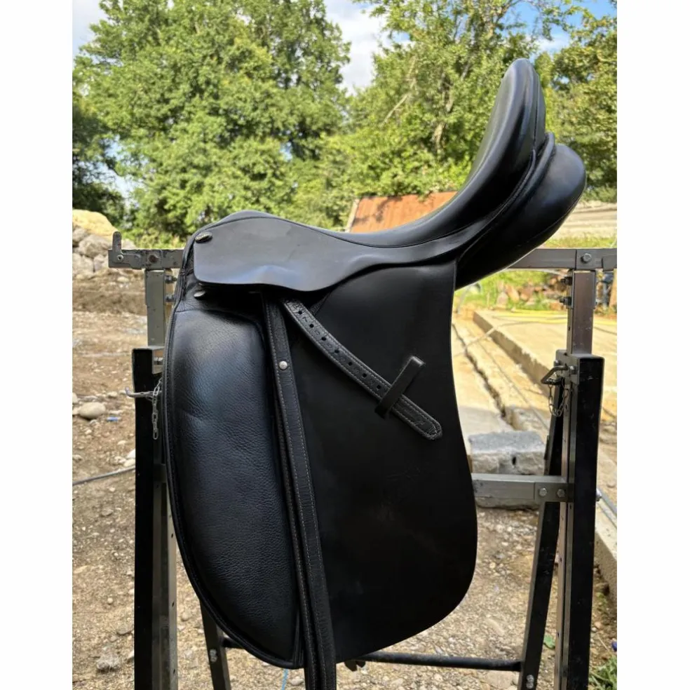 Selle de dressage 17,5
