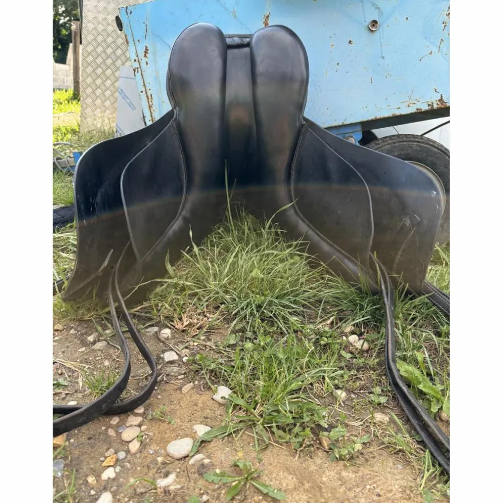 Selle de dressage 17,5
