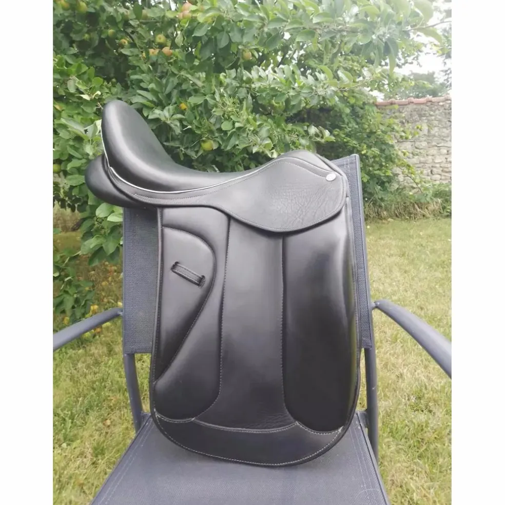 Selle de dressage 17,5