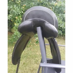 Selle de dressage 17,5
