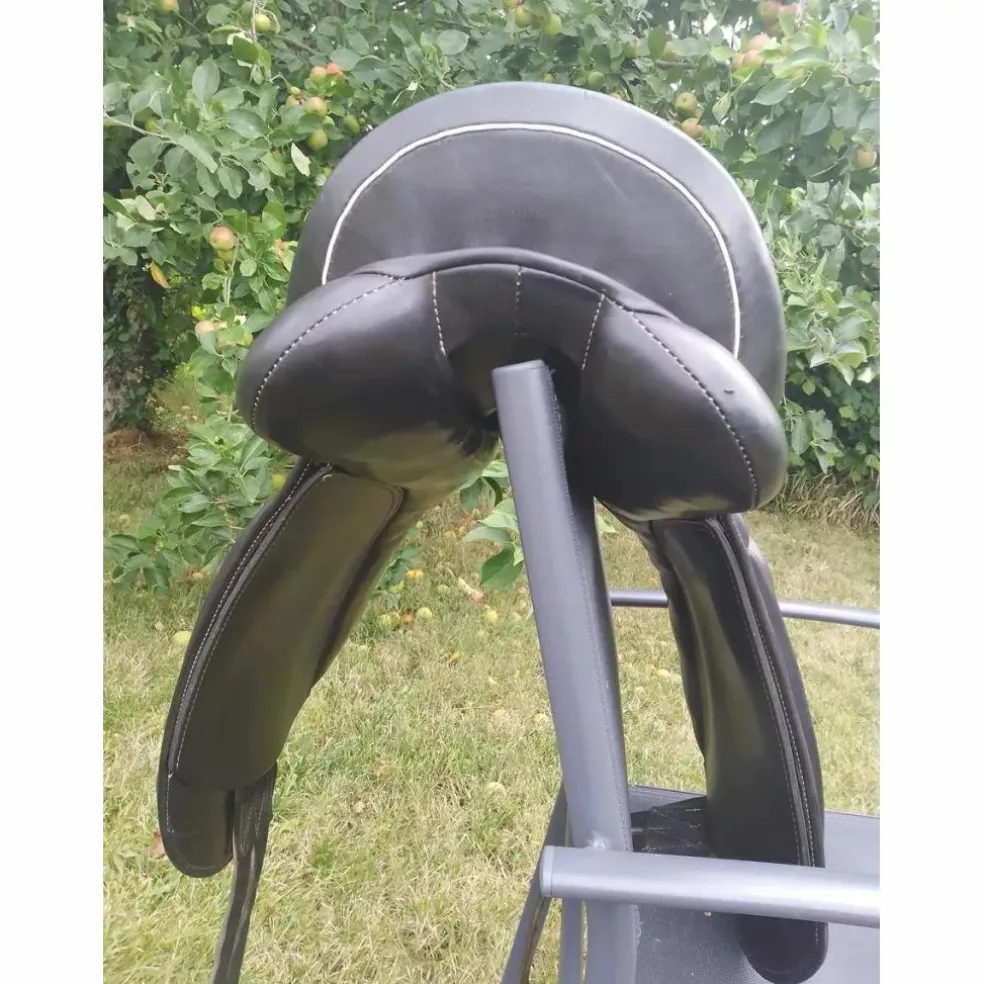 Selle de dressage 17,5