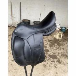 Selle de dressage 18 pouces