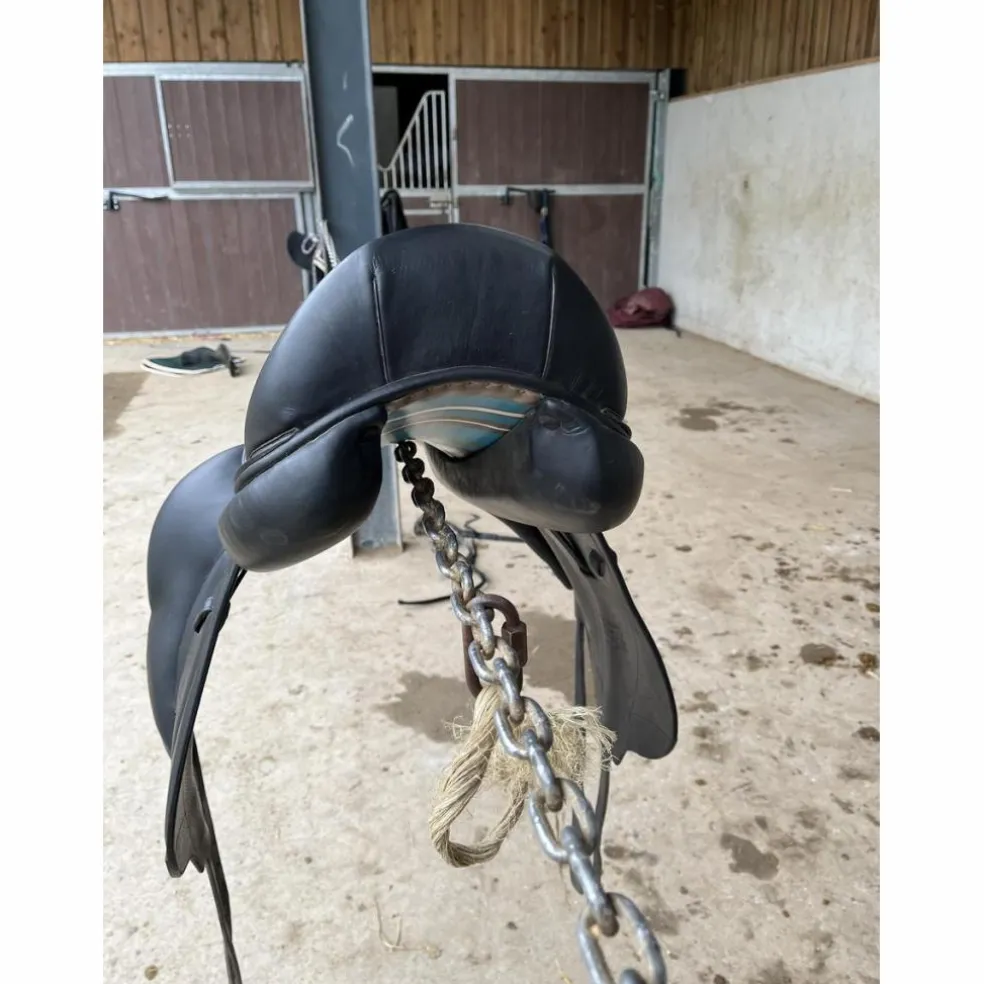 Selle de dressage 18 pouces