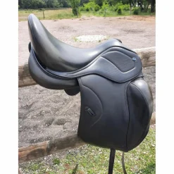 Selle de dressage 17,5 pouces Ikonic