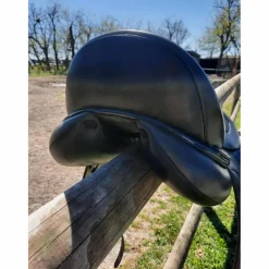 Selle de dressage 17,5 pouces Ikonic