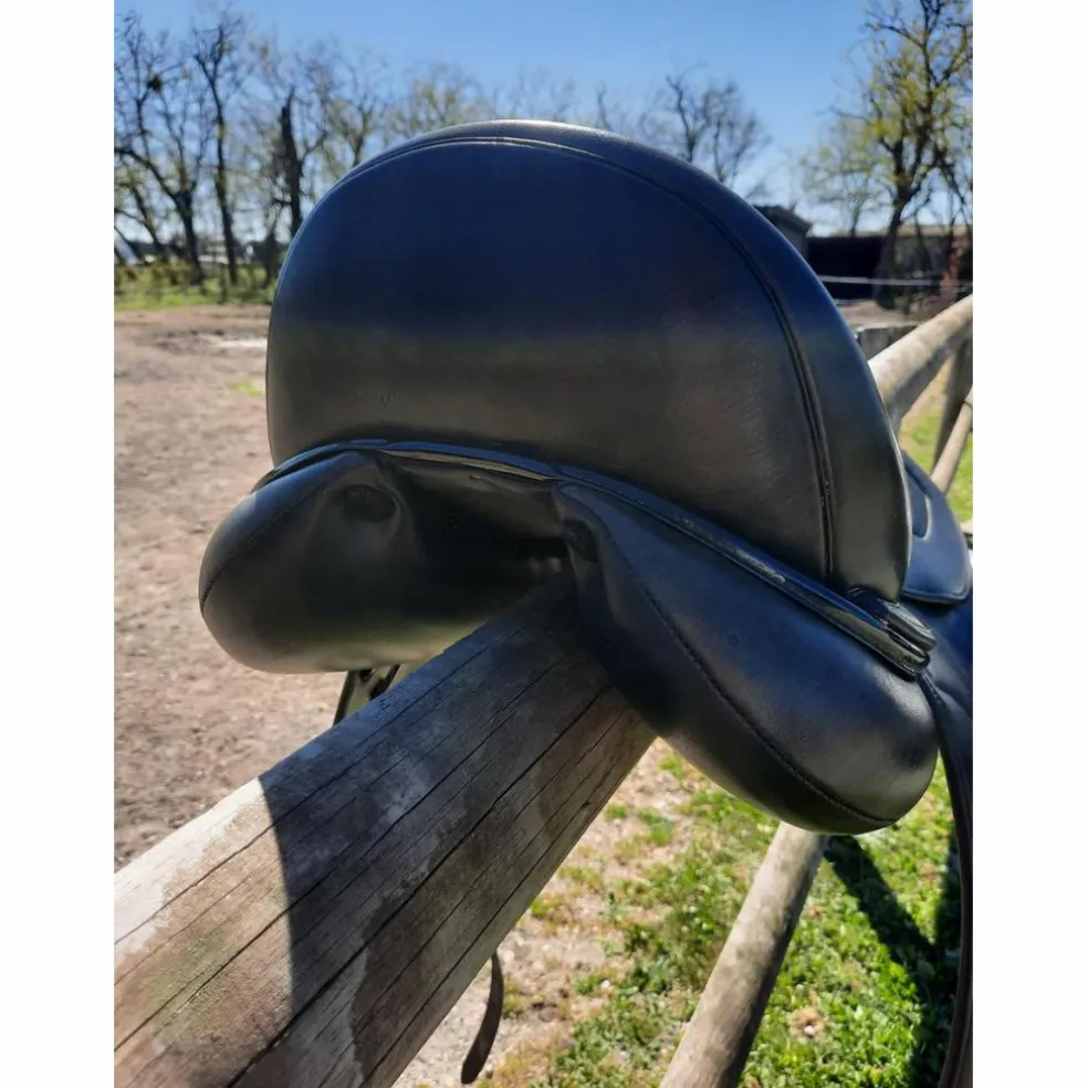 Selle de dressage 17,5 pouces Ikonic