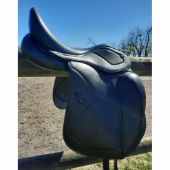 Selle de dressage 17,5 pouces Ikonic