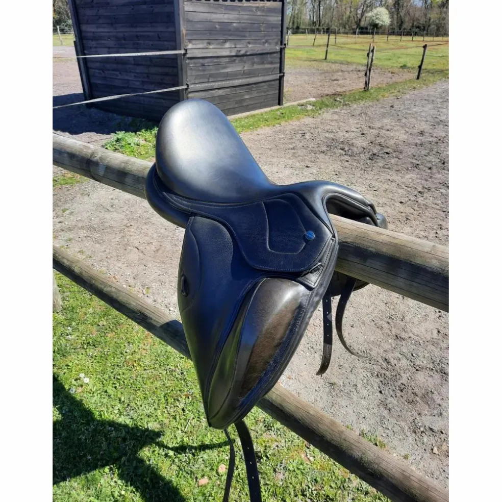 Selle de dressage 17,5 pouces Ikonic