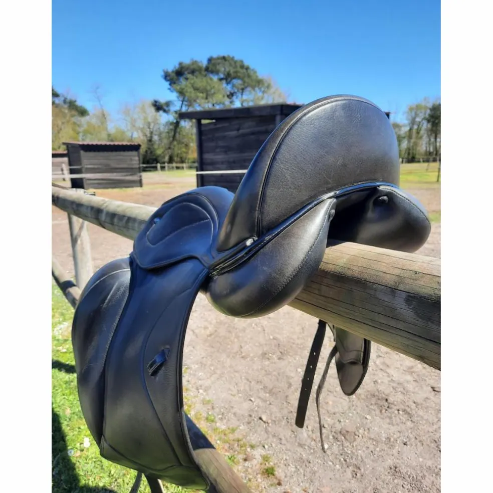 Selle de dressage 17,5 pouces Ikonic
