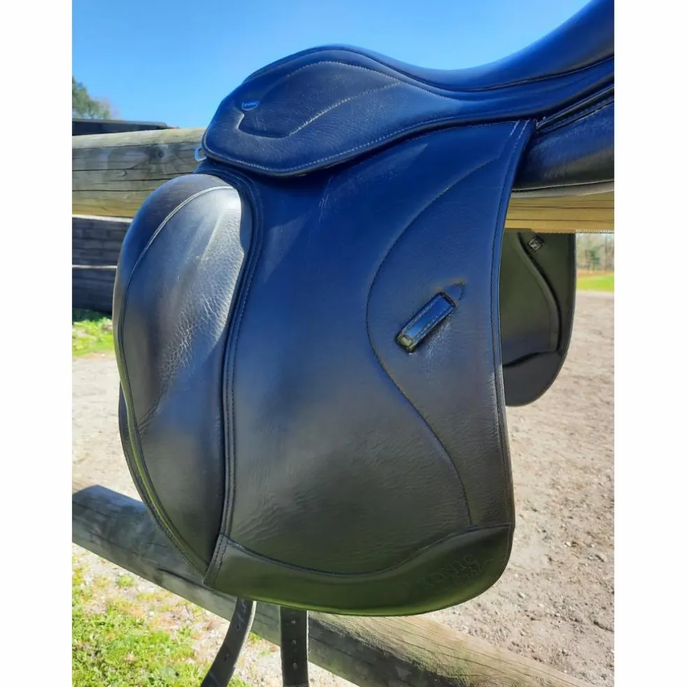 Selle de dressage 17,5 pouces Ikonic