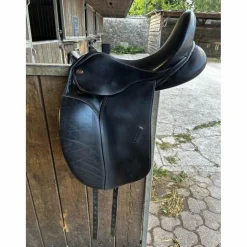 selle de dressage 17 pouces