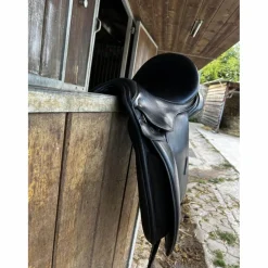 selle de dressage 17 pouces