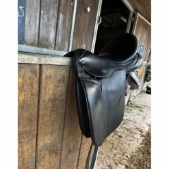 selle de dressage 17 pouces