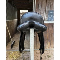 selle de dressage 17 pouces
