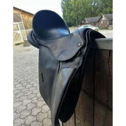 selle de dressage 17 pouces