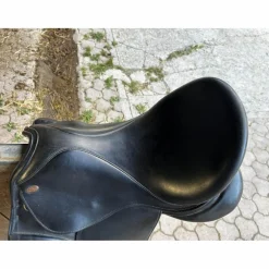 selle de dressage 17 pouces