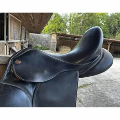 selle de dressage 17 pouces