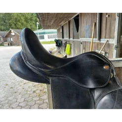 selle de dressage 17 pouces