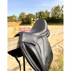 Selle de dressage Antarès Cadence – 1700 (valeur en création sur mesure)