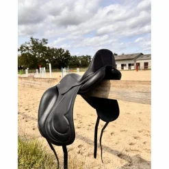 Selle de dressage Antarès Cadence – 1700 (valeur en création sur mesure)